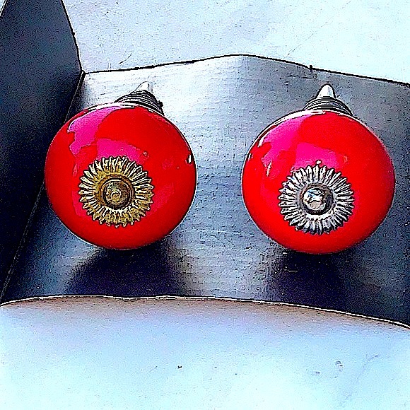 CASA DECOR BOTTLE STOPPERS SET RED SILVER & BRASS METAL - Picture 4 of 8